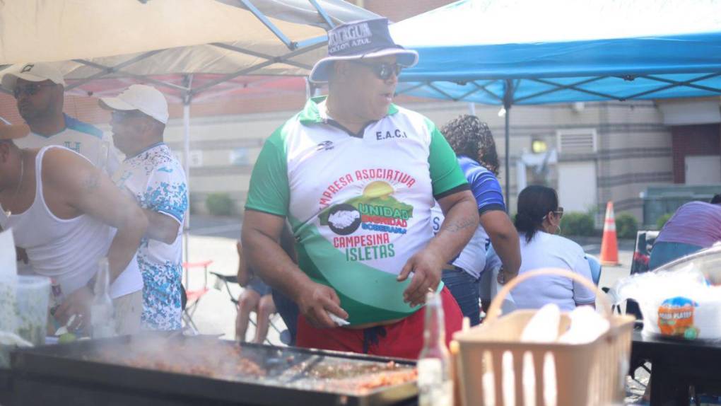 Con carneada incluida, catrachos arman la fiesta previo al Honduras vs Haití