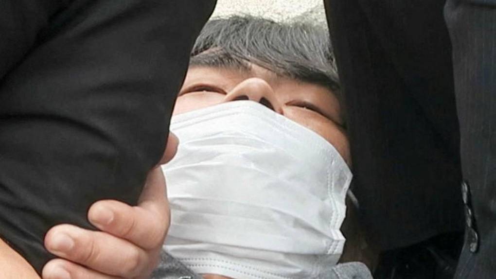Arma casera, dos disparos y un líder caído: Las imágenes del fatal atentado contra Shinzo Abe