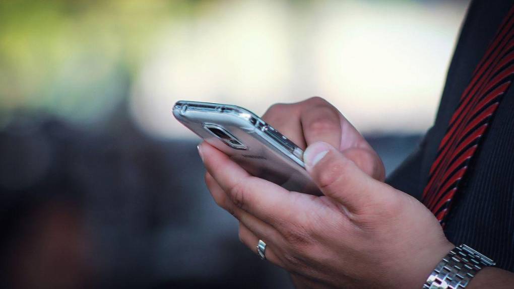 Viajó a conocer a su novio de Facebook y la sometió a torturas durante 18 días