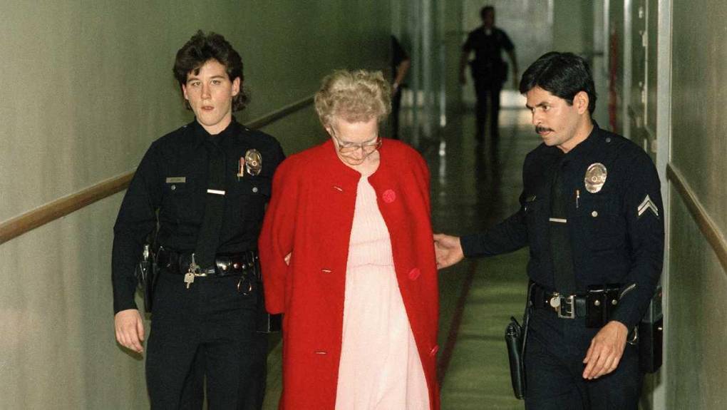 Dorothea Puente, la abuela que enterró siete cuerpos en su jardín en California