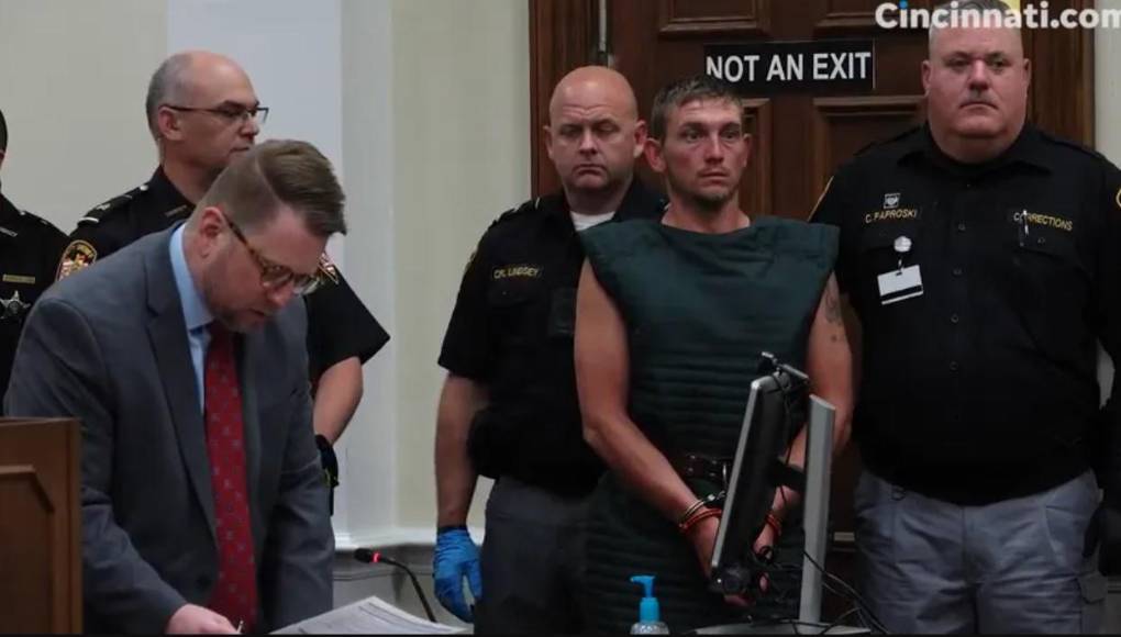 Los puso en fila para asesinarlos: padre acribilla a sus tres hijos en Ohio y confiesa ante la corte