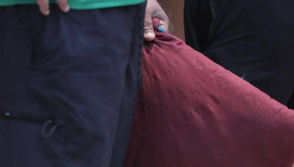 Las formas que buscó la afición para poder aguantar tremendo calor en el Yankel en gran final