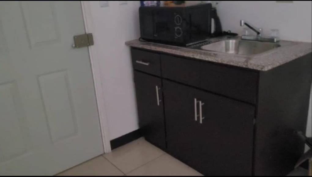 Así es por dentro la habitación del placer escondida en el sótano del INAMI