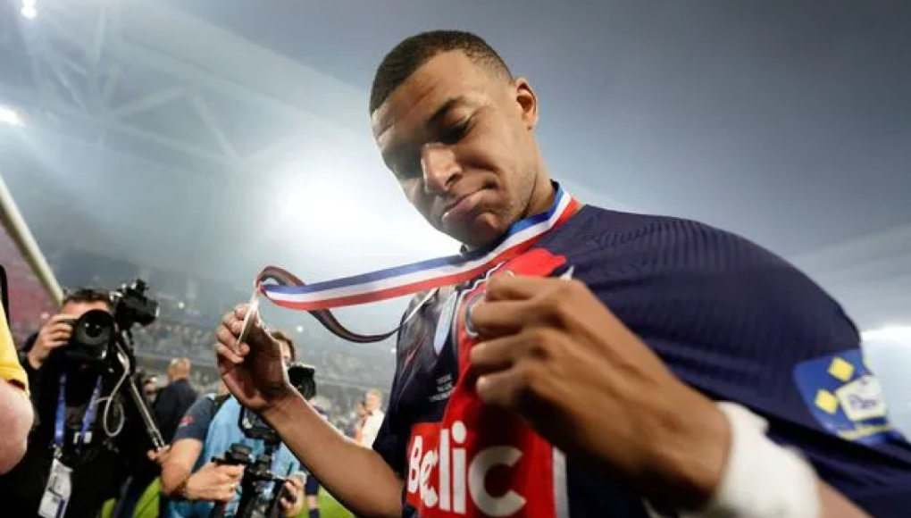 La larga lista de figuras del fútbol que no fueron renovados por su equipo