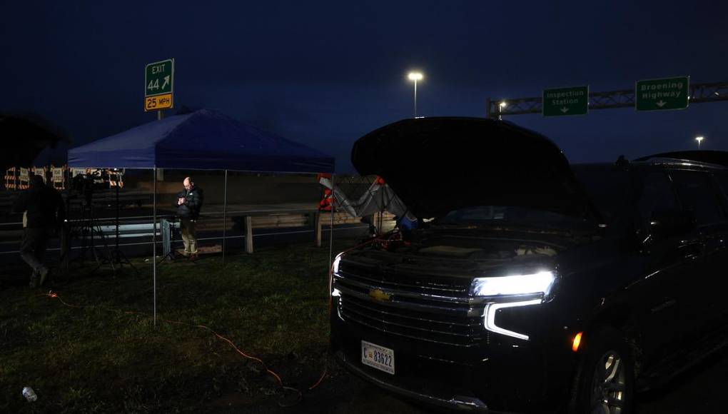 Cerrados permanecen accesos al puente que colapsó en Baltimore
