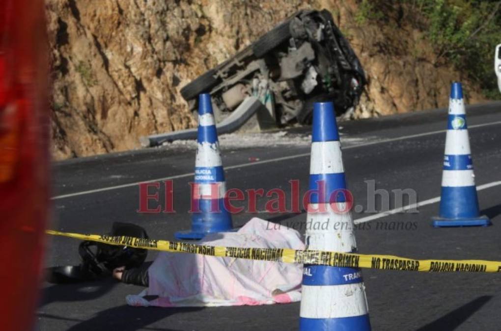 FOTOS: La trágica escena donde murió motociclista que impactó contra un poste