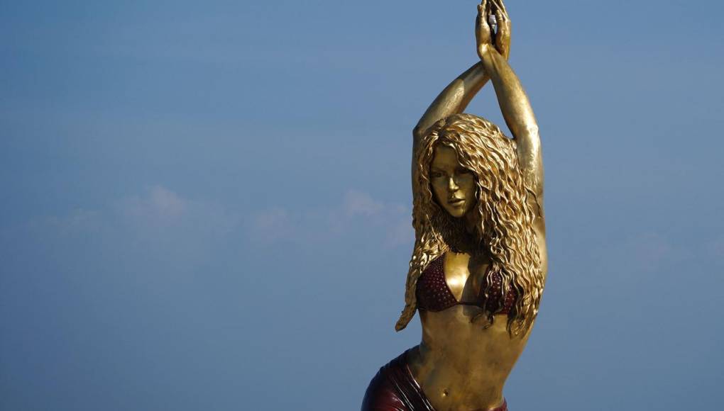 Shakira es inmortalizada con estatua de bronce en Barranquilla