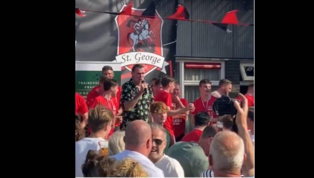 Árbitro expulsó a cuatro, añadió 15 minutos y al final celebró con los campeones