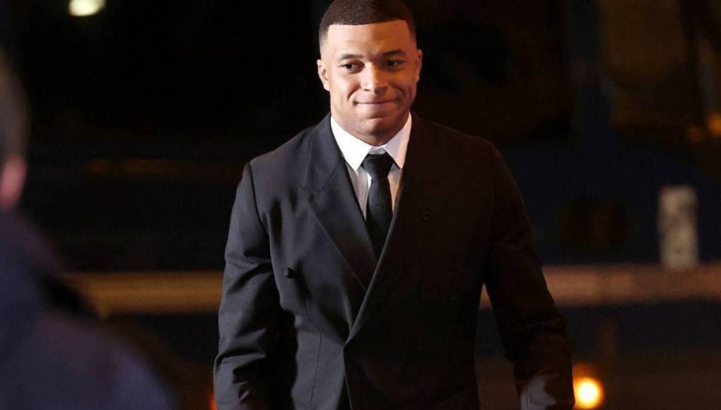 Mbappé se despide en pleno entrenamiento de compañeros del PSG