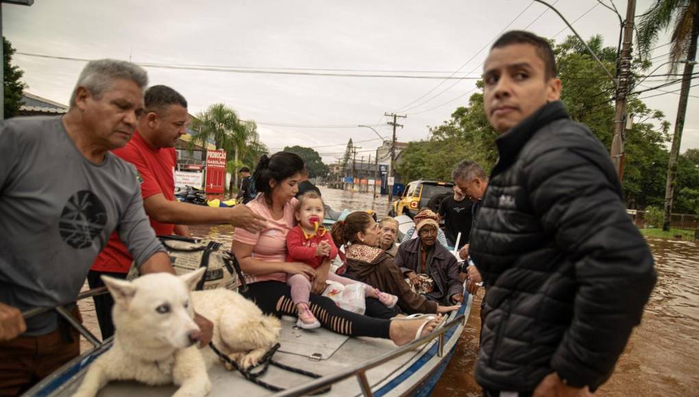 Rescates a contrarreloj en Brasil para contener tragedia por inundaciones