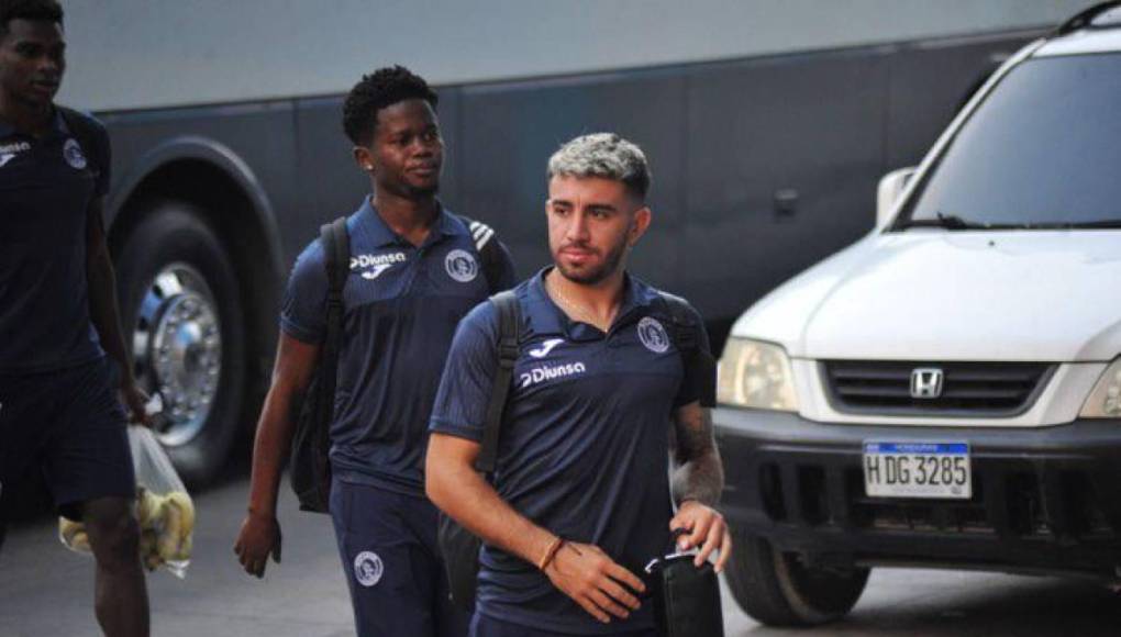 Bella novia de Auzmendi es vista en el Nacional y lo que ‘filtraron’ jugadores de Motagua