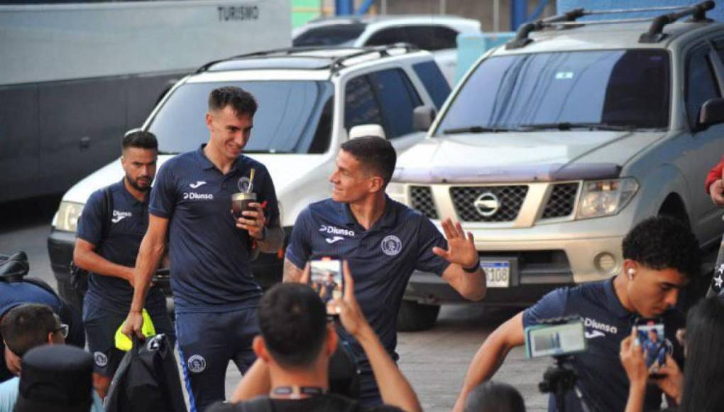Bella novia de Auzmendi es vista en el Nacional y lo que ‘filtraron’ jugadores de Motagua