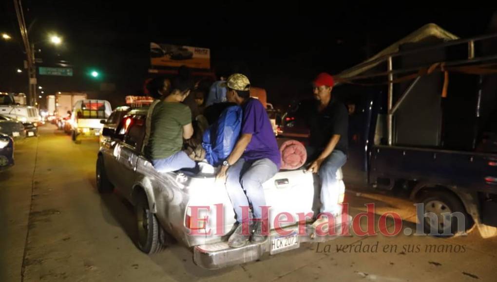 Tráfico, desesperación y temor: Evacúan La Lima ante llamado de emergencia por lluvias