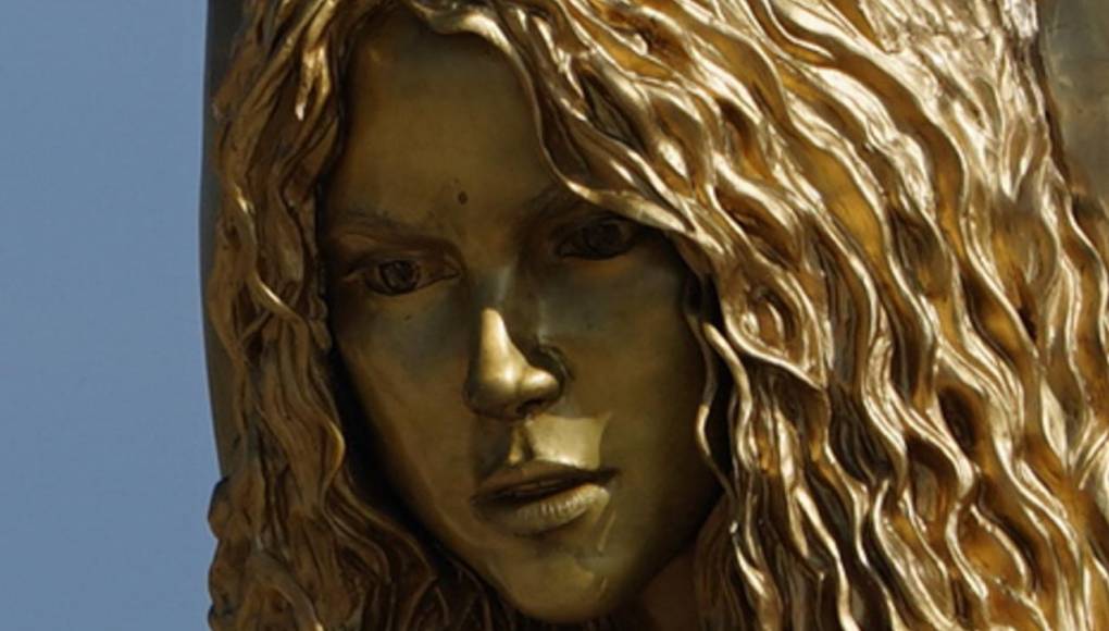 Shakira es inmortalizada con estatua de bronce en Barranquilla