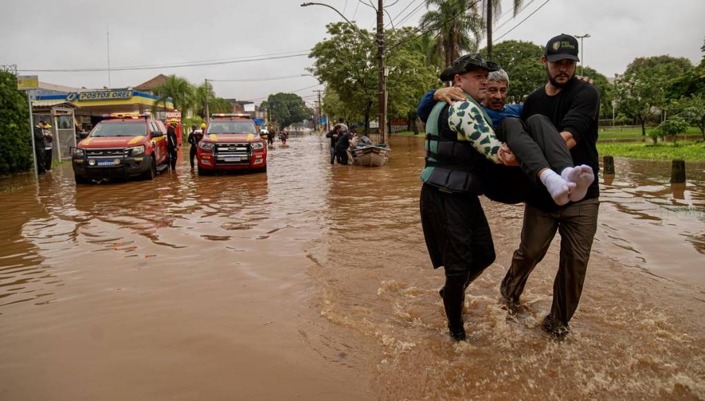 Rescates a contrarreloj en Brasil para contener tragedia por inundaciones