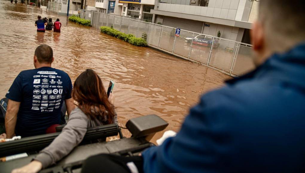 Rescates a contrarreloj en Brasil para contener tragedia por inundaciones