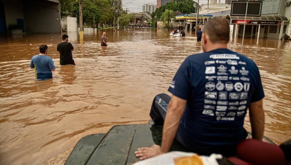 Rescates a contrarreloj en Brasil para contener tragedia por inundaciones