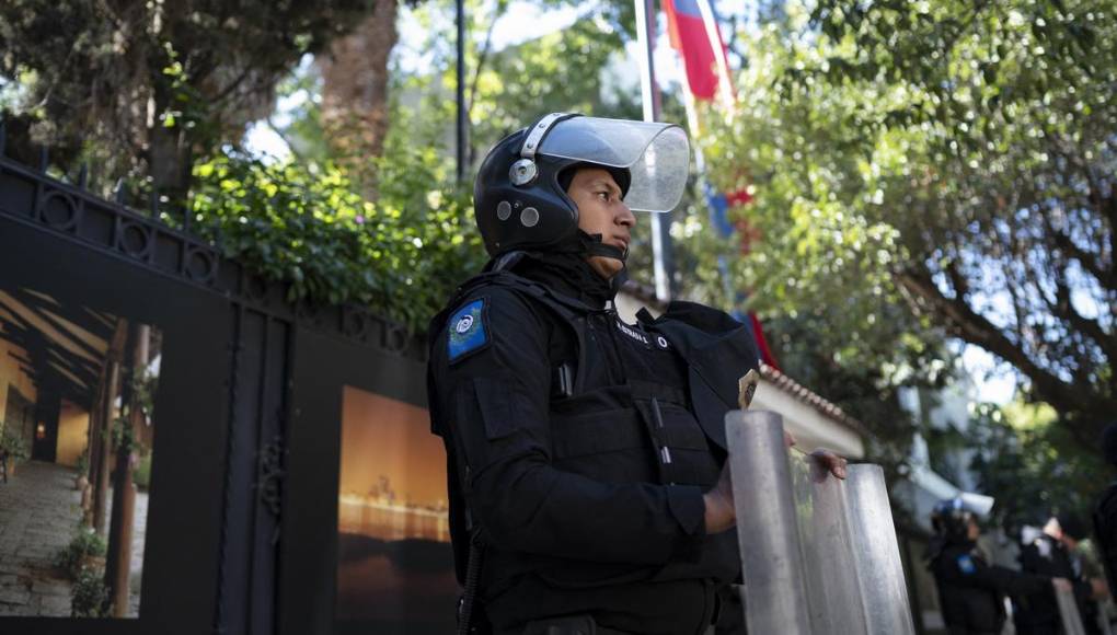 Las primeras imágenes de Jorge Glas tras su captura en la Embajada de México