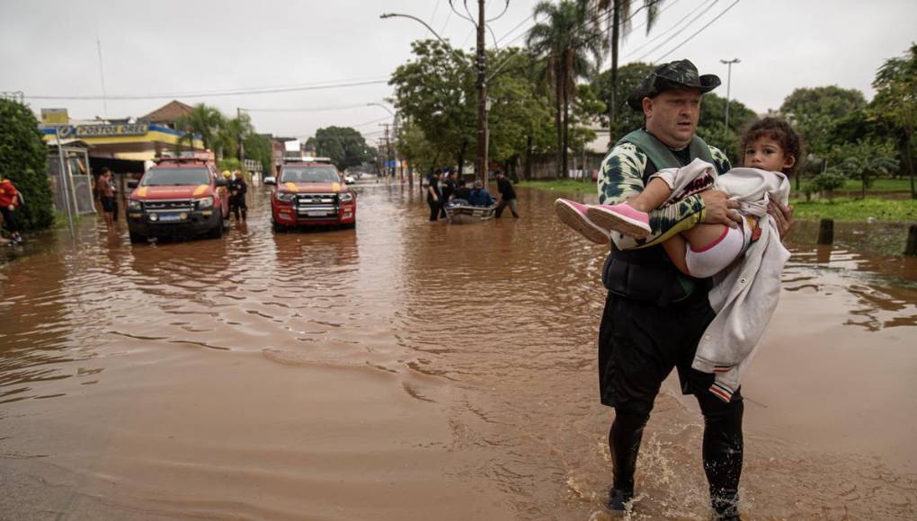 Rescates a contrarreloj en Brasil para contener tragedia por inundaciones