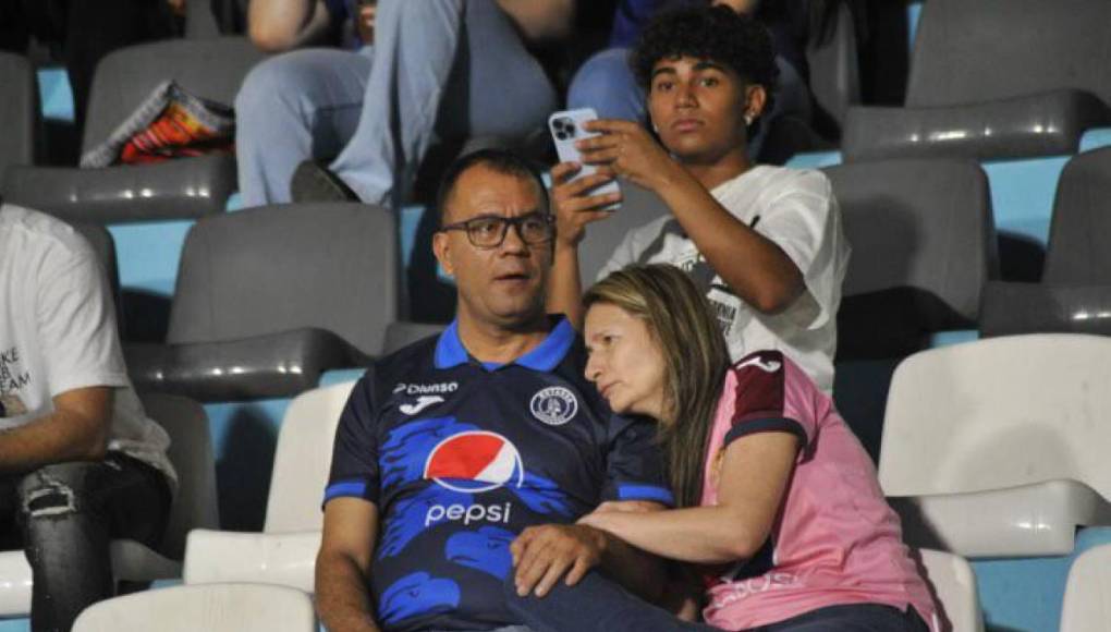 Bella novia de Auzmendi es vista en el Nacional y lo que ‘filtraron’ jugadores de Motagua