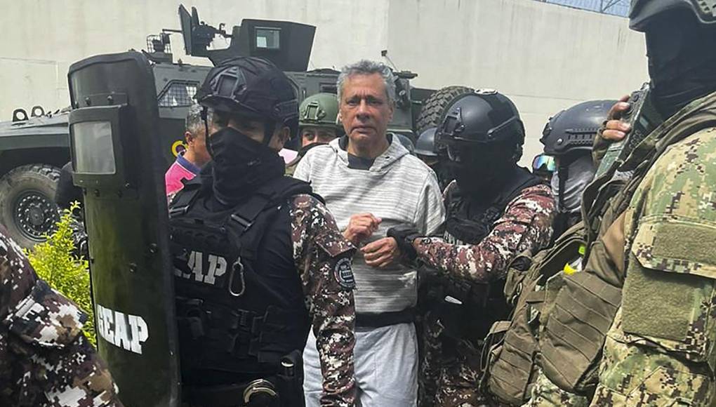 Las primeras imágenes de Jorge Glas tras su captura en la Embajada de México