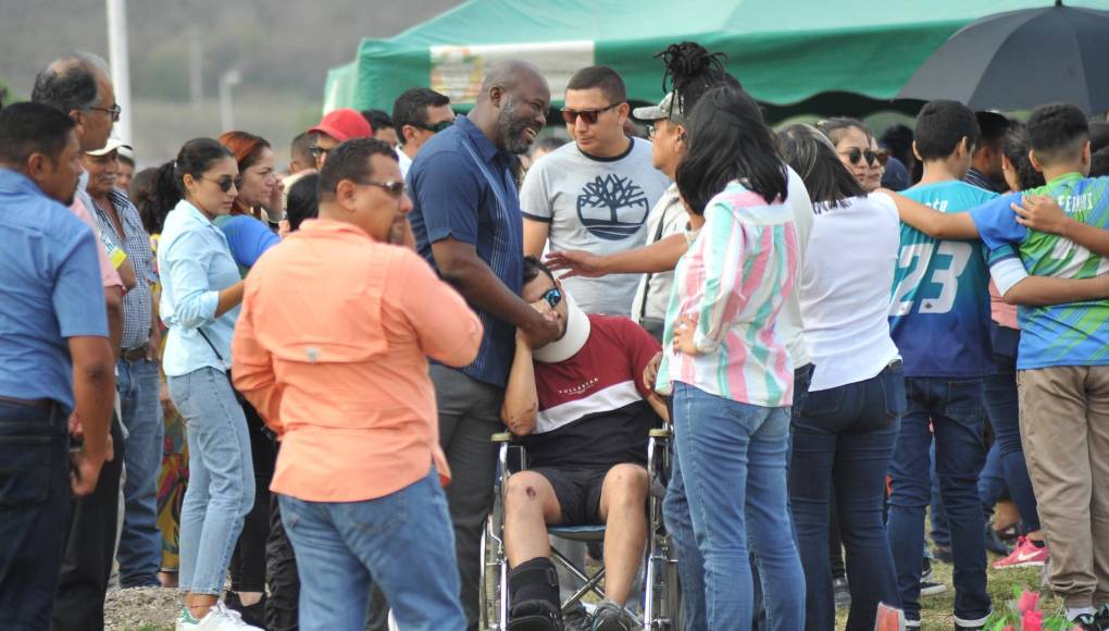 En medio de dolor y consternación, dan último adiós a hijo del exfutbolista Rubén Matamoros