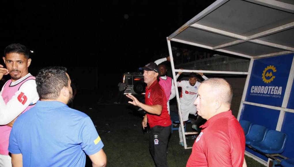 El enfado de Troglio tras la suspensión de UPN-Olimpia y respuesta del técnico de UPN