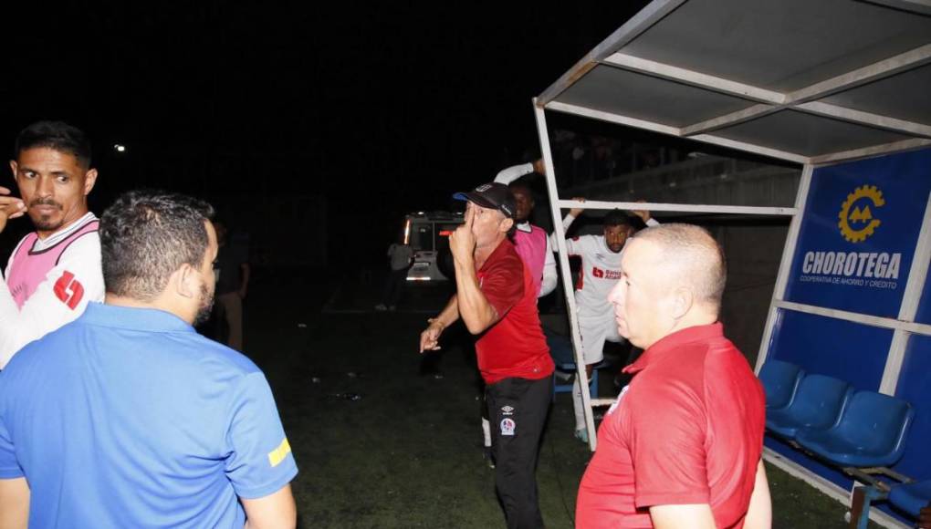 El enfado de Troglio tras la suspensión de UPN-Olimpia y respuesta del técnico de UPN