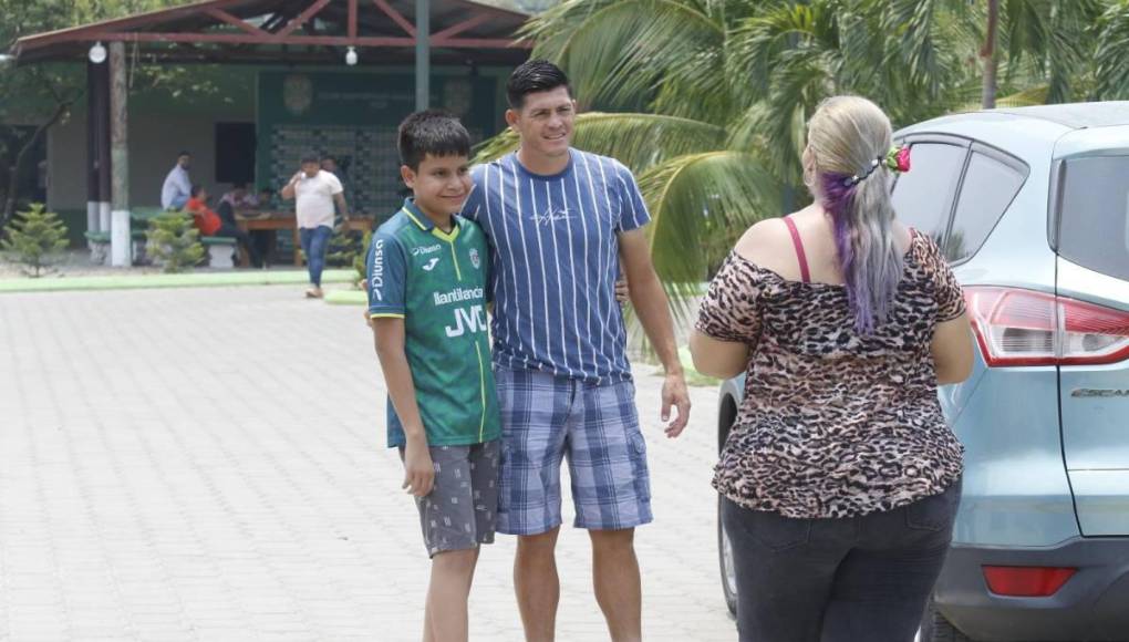 Aficionado de Olimpia se mete a entreno de Marathón y esta fue la reacción de los jugadores