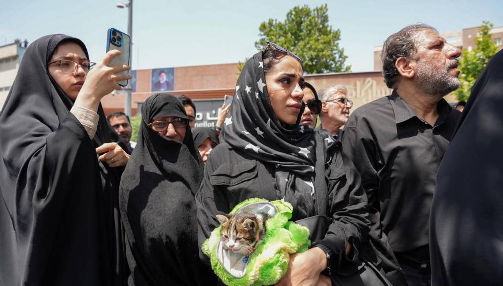 Las imágenes del multitudinario funeral del presidente de Irán, Ebrahim Raisi