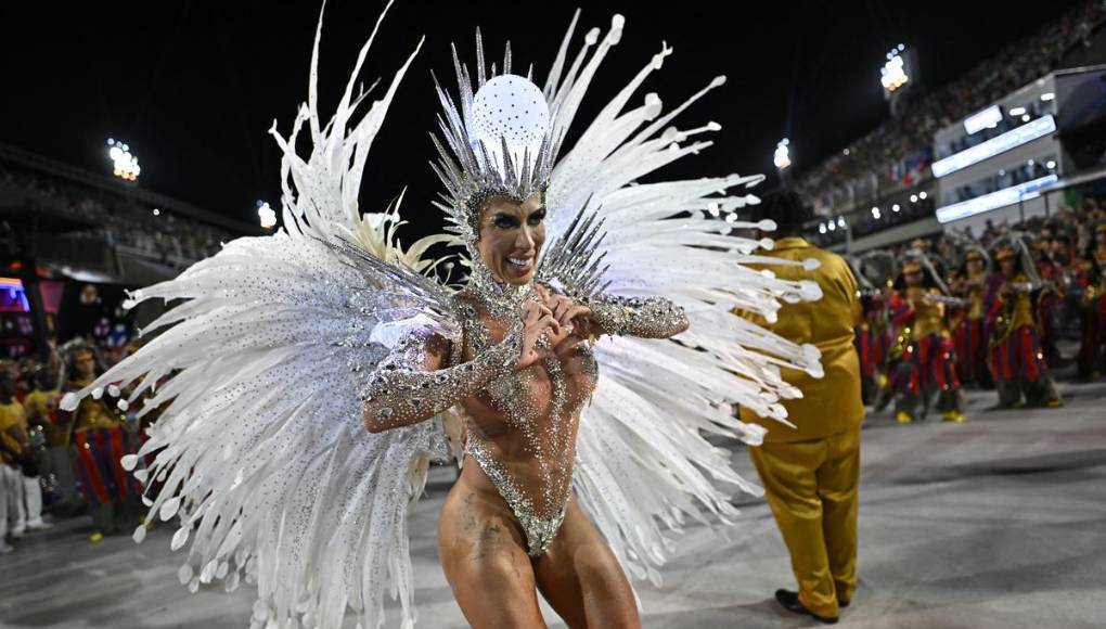 Arrancan los esperados desfiles de Río de Janeiro