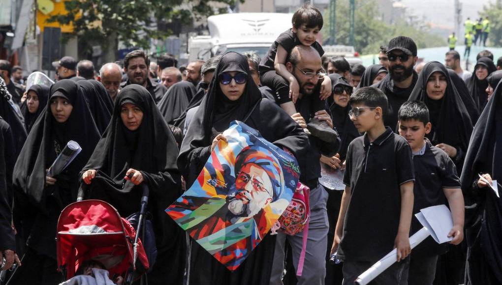 Las imágenes del multitudinario funeral del presidente de Irán, Ebrahim Raisi