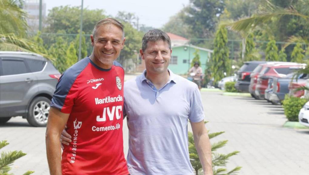 Aficionado de Olimpia se mete a entreno de Marathón y esta fue la reacción de los jugadores
