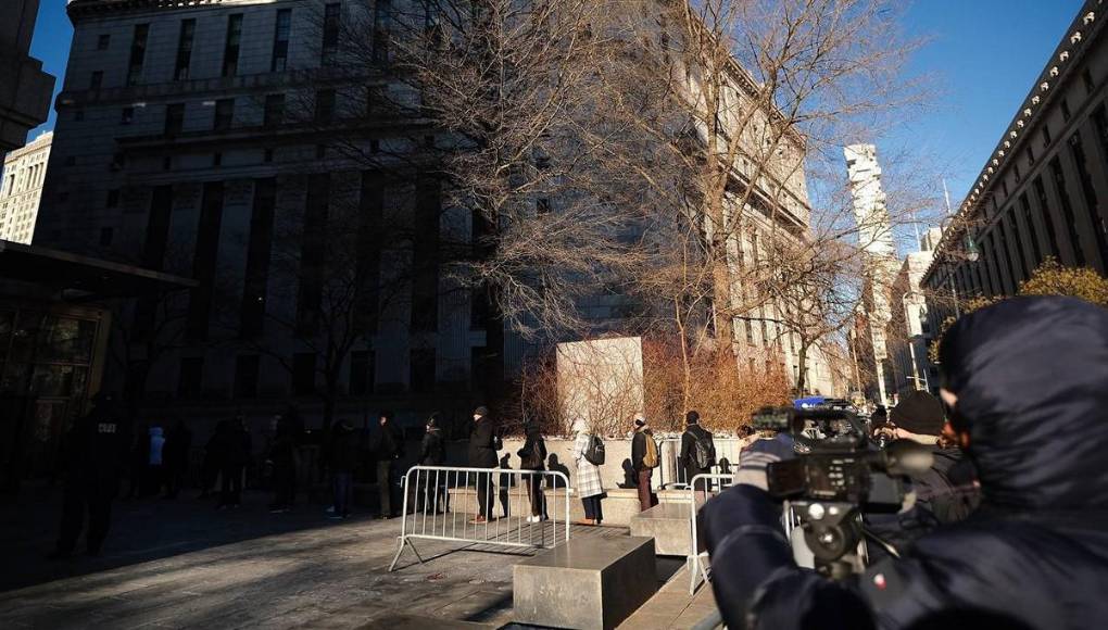 Confiados en convencer al jurado: así llegó defensa de JOH a la Corte para inicio del juicio