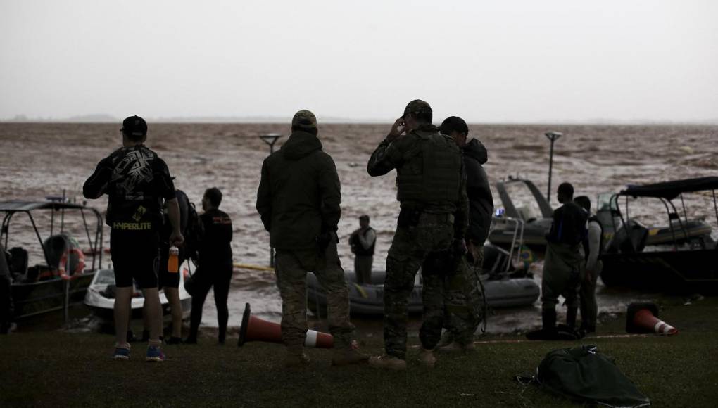 Miles de damnificados por inundaciones en Brasil son refugiados en albergues
