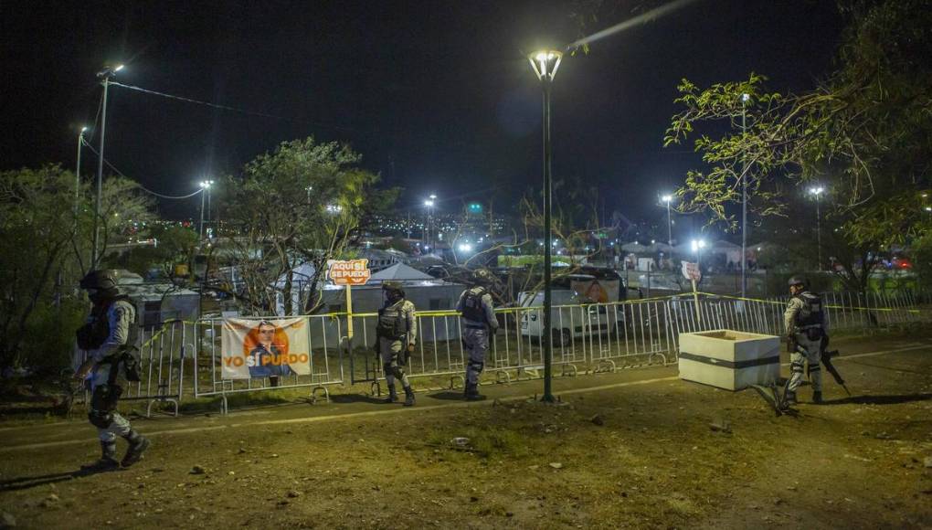 Las imágenes que dejó el colapso de un escenario en mitin político en México; hay 9 muertos