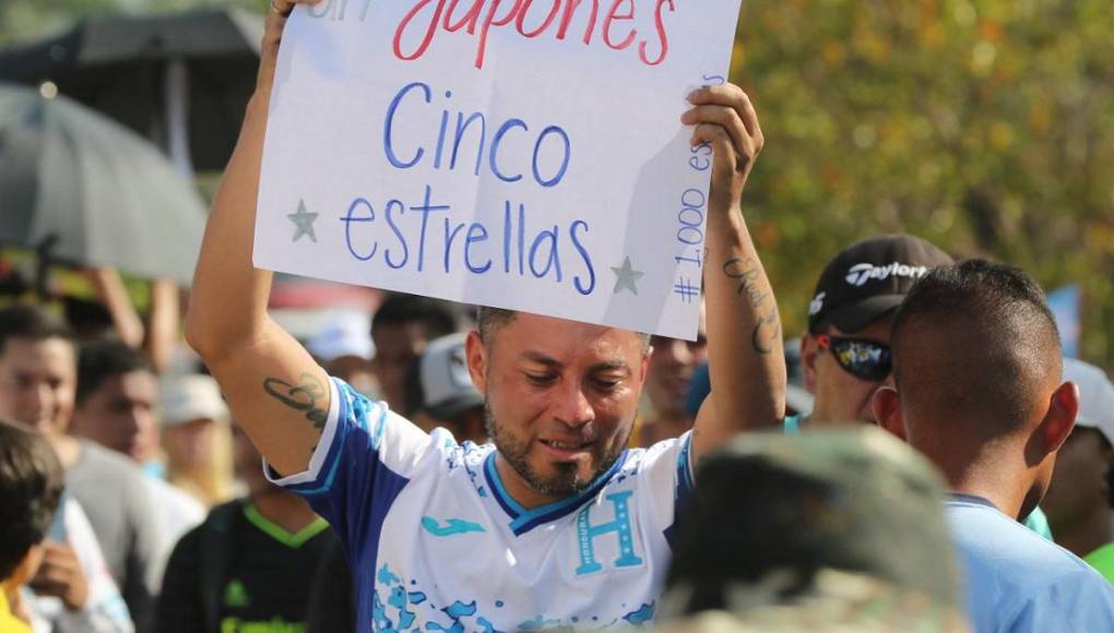 “Un japonés, cinco estrellas, macizo y héroe”: Shin Fujiyama recibe cariño de los hondureños durante reto por la educación