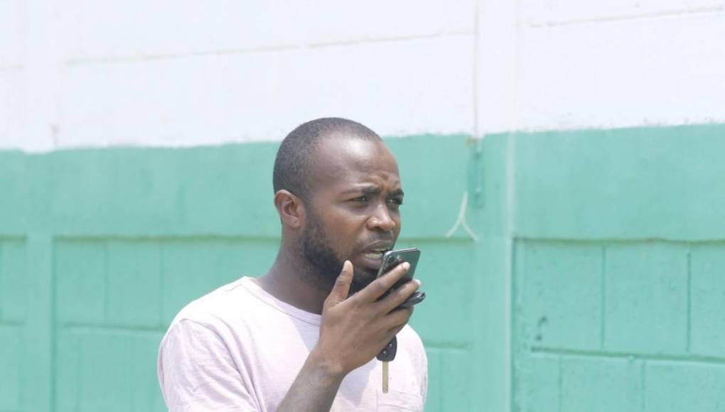 Aficionado de Olimpia se mete a entreno de Marathón y esta fue la reacción de los jugadores