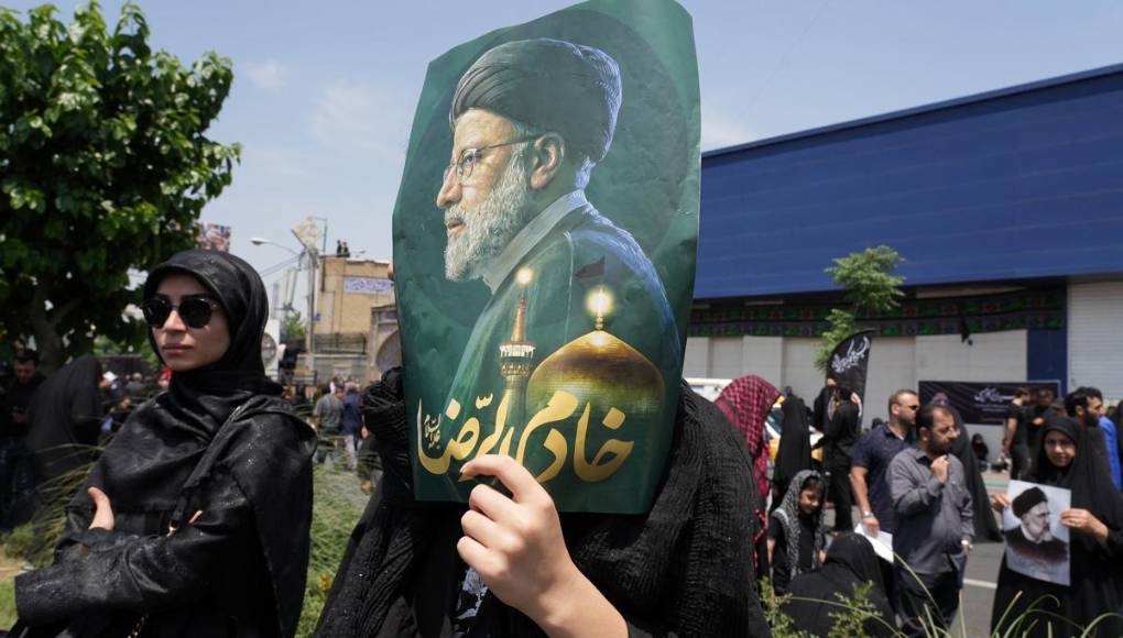 Las imágenes del multitudinario funeral del presidente de Irán, Ebrahim Raisi