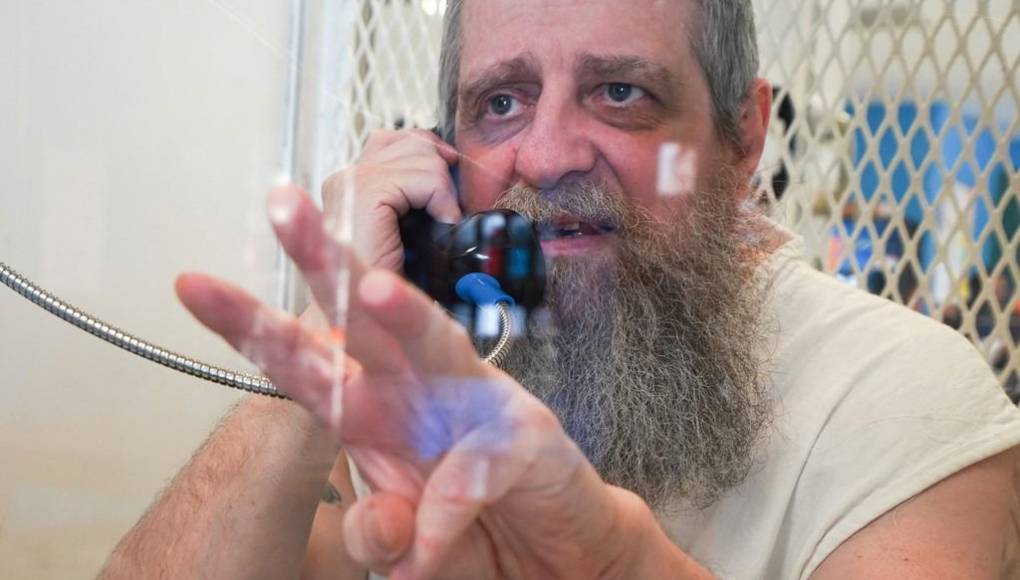 “Nunca debí estar aquí”, dice Hank Skinner, el hombre que lleva tres décadas en el corredor de la muerte