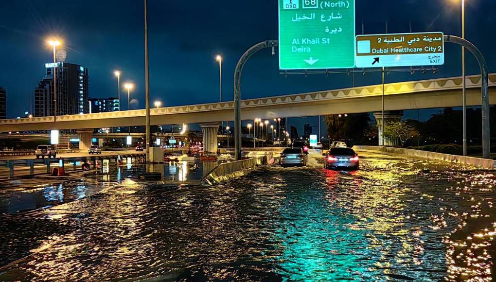 Inusuales tormentas inundan Dubái en menos de 12 horas