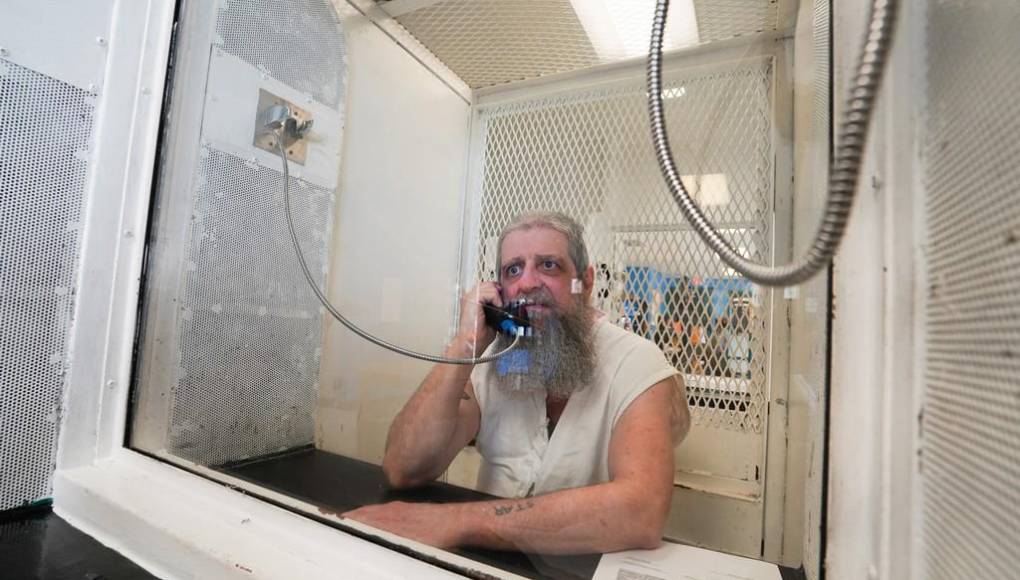 “Nunca debí estar aquí”, dice Hank Skinner, el hombre que lleva tres décadas en el corredor de la muerte