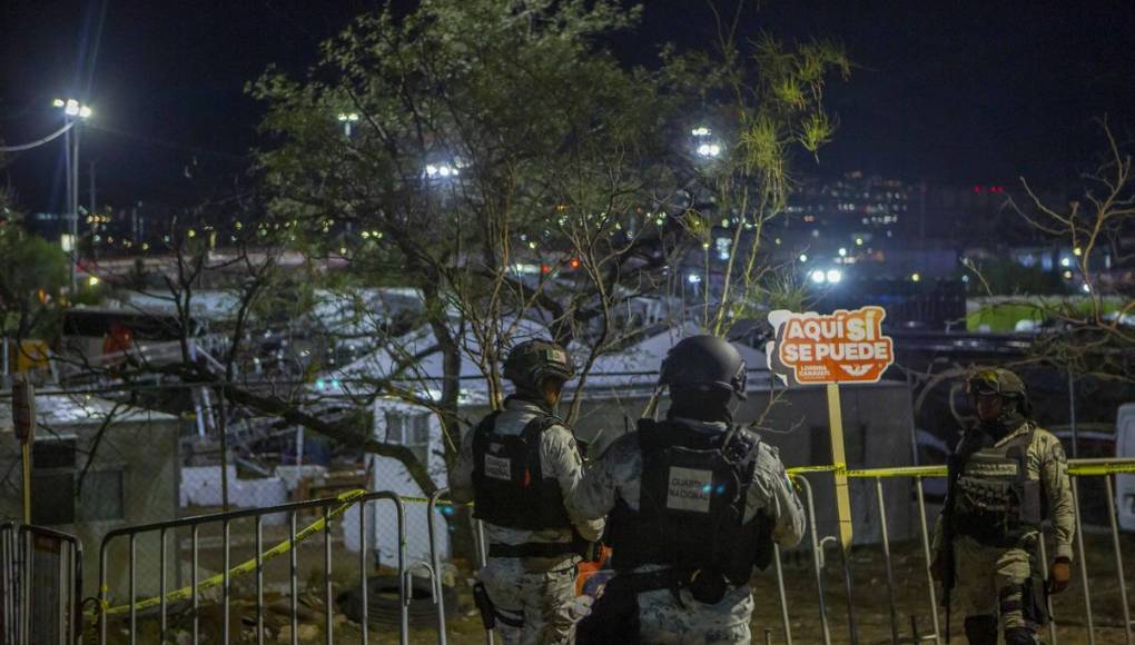 Las imágenes que dejó el colapso de un escenario en mitin político en México; hay 9 muertos