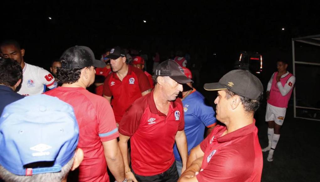 El enfado de Troglio tras la suspensión de UPN-Olimpia y respuesta del técnico de UPN