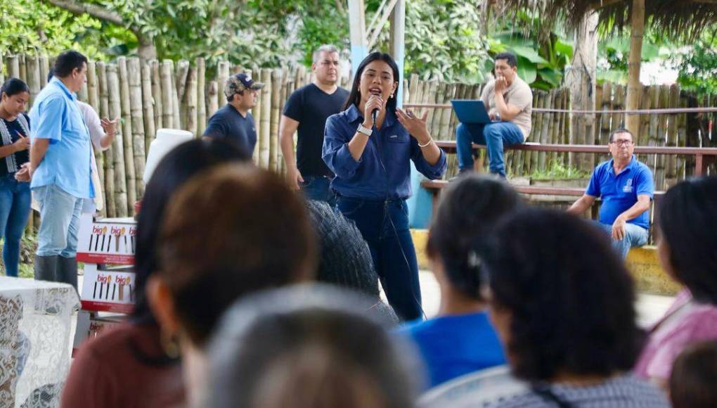 Asesinan a la alcaldesa más joven de Ecuador junto a comunicador