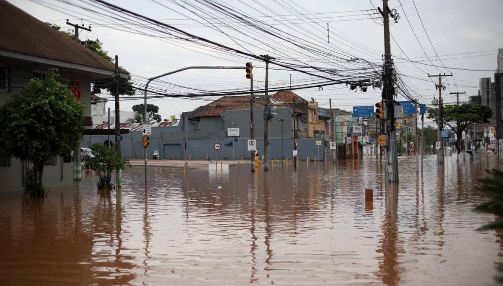 Rescates a contrarreloj en Brasil para contener tragedia por inundaciones