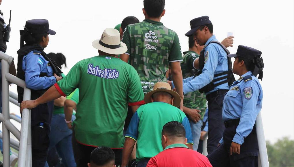 Marathón-Génesis: El color de la afición verdolaga y los niños que no se quisieron perder el juego