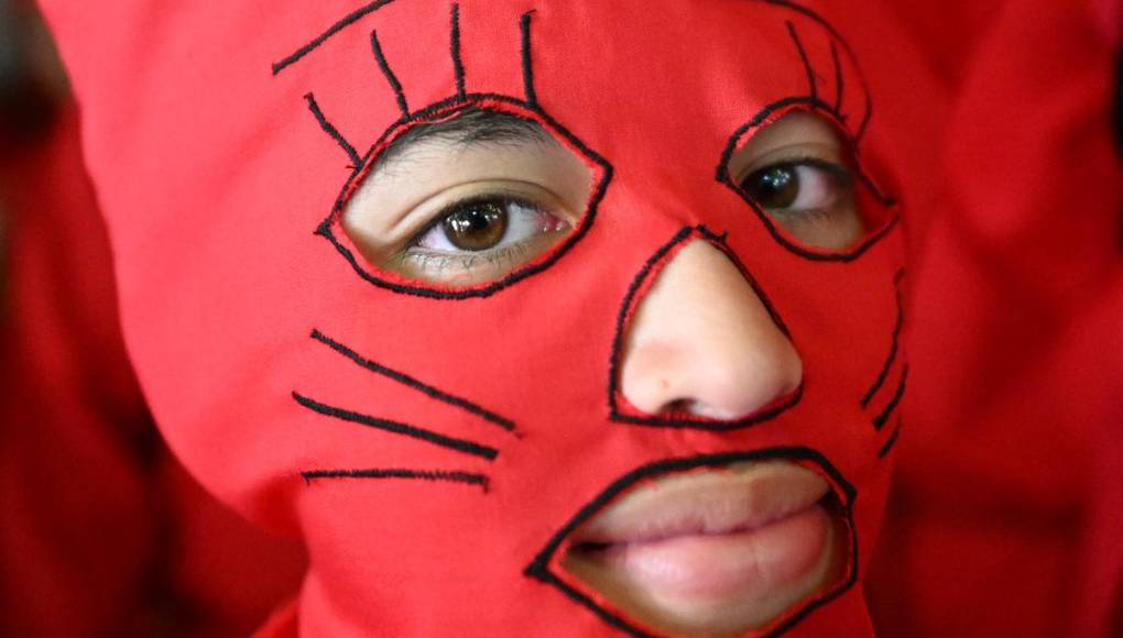 Diablos azotan a pecadores en tradición salvadoreña de Semana Santa