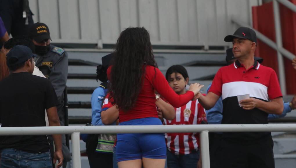 Las bellas aficionadas que llegaron al estadio Carlos Miranda para disfrutar del Olimpia vs Marathón