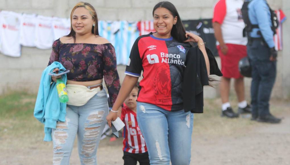 Las bellas aficionadas que llegaron al estadio Carlos Miranda para disfrutar del Olimpia vs Marathón